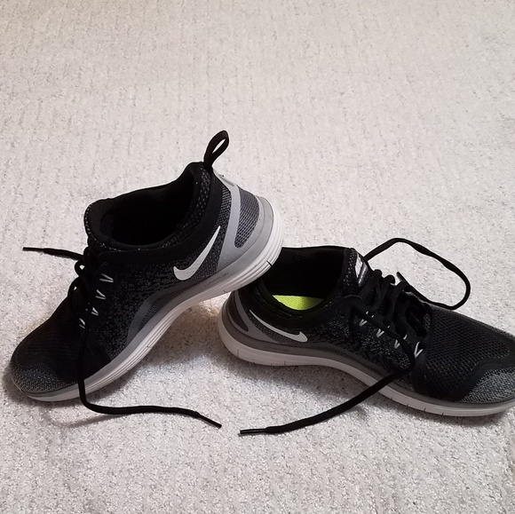 Nike Shoes - Nike women's run natural shoes